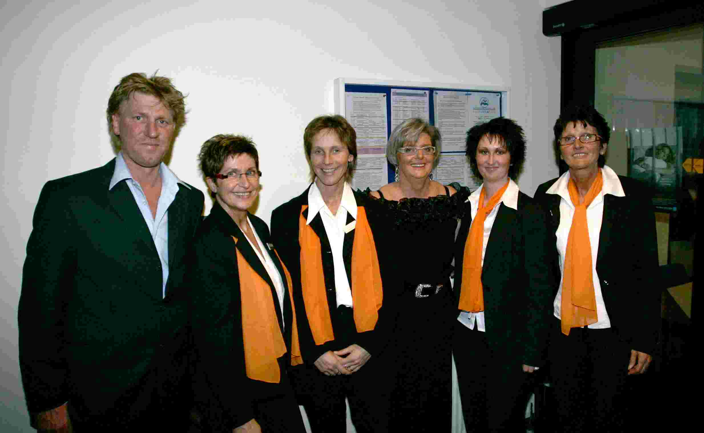 De dames van de Rabobank met Mia en Thijs